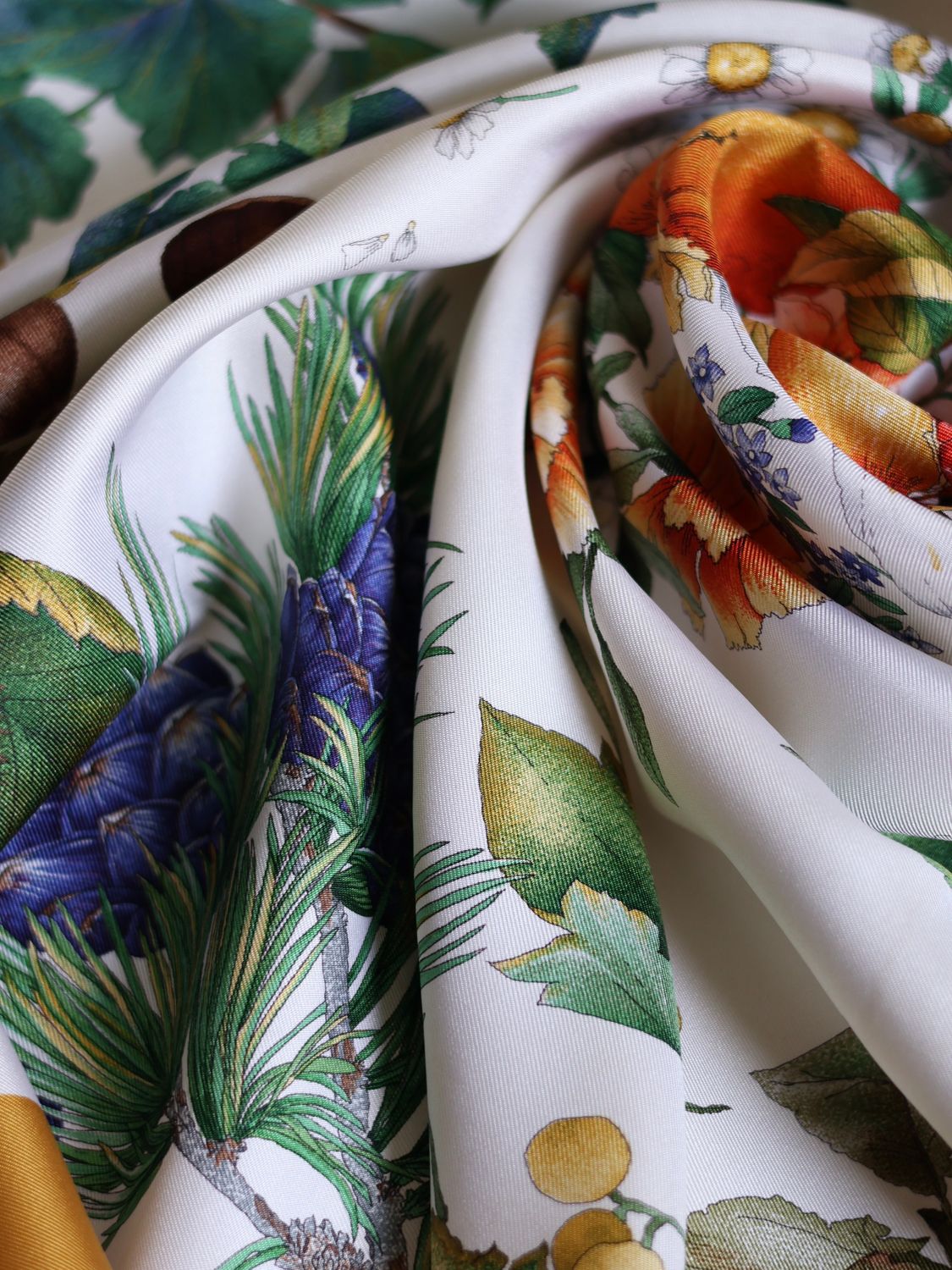 GUCCI FLORA AUTUMN SILK SCARF