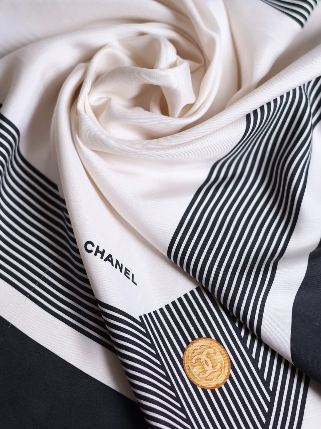 CHANEL SCARF