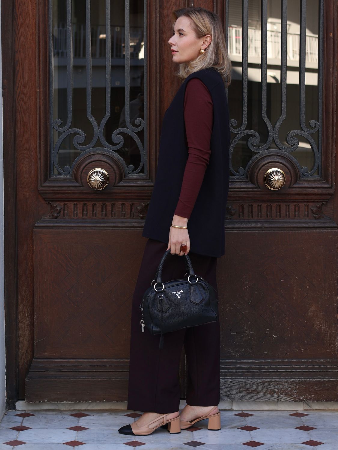 PRADA Hand Bag – Timeless Navy Elegance