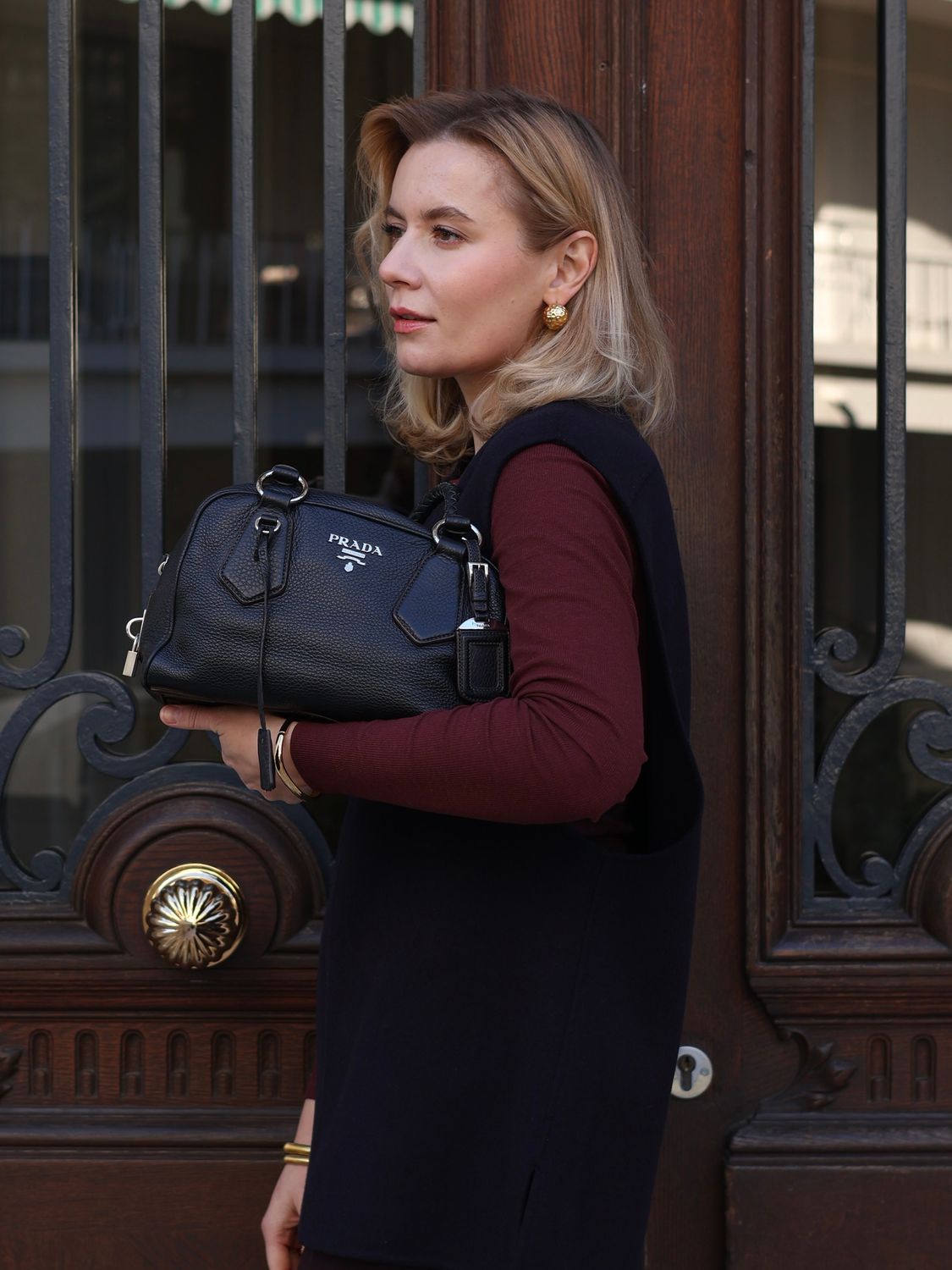 PRADA Hand Bag – Timeless Navy Elegance