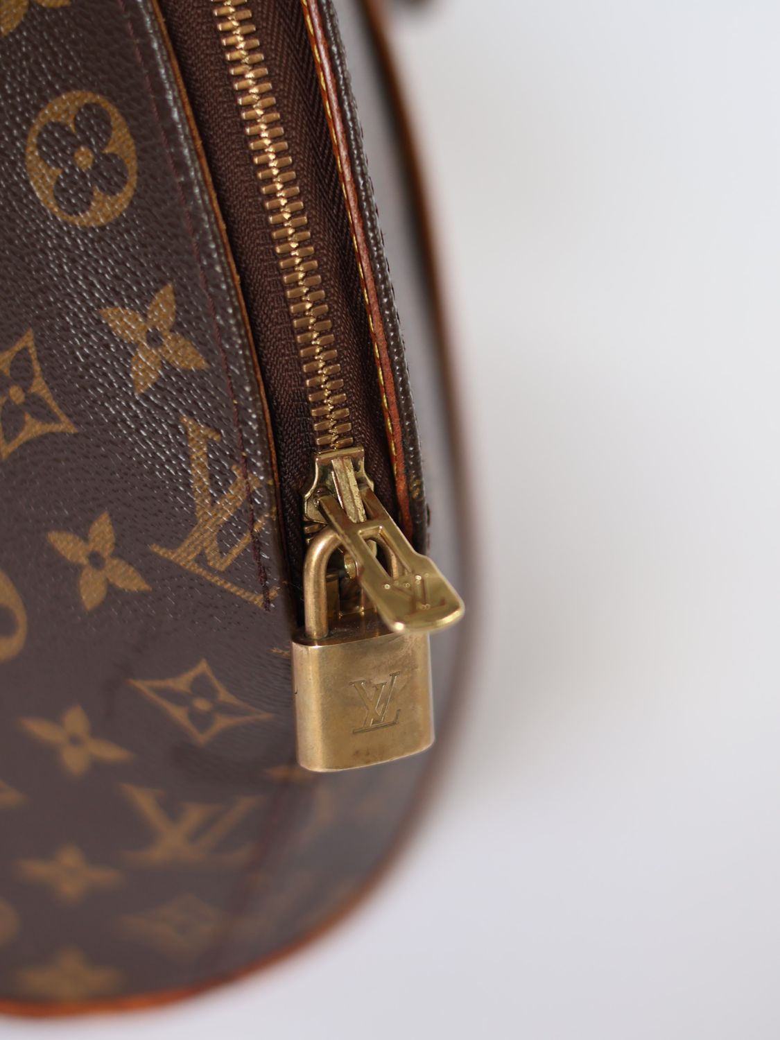 Louis Vuitton Ellipse GM Bag