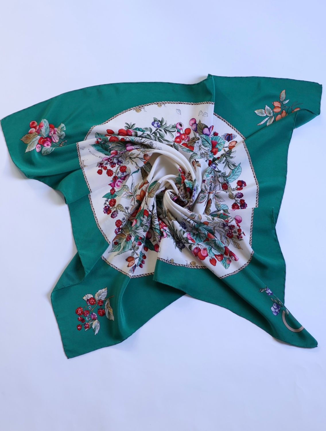 Gucci Flora Panier Silk Scarf