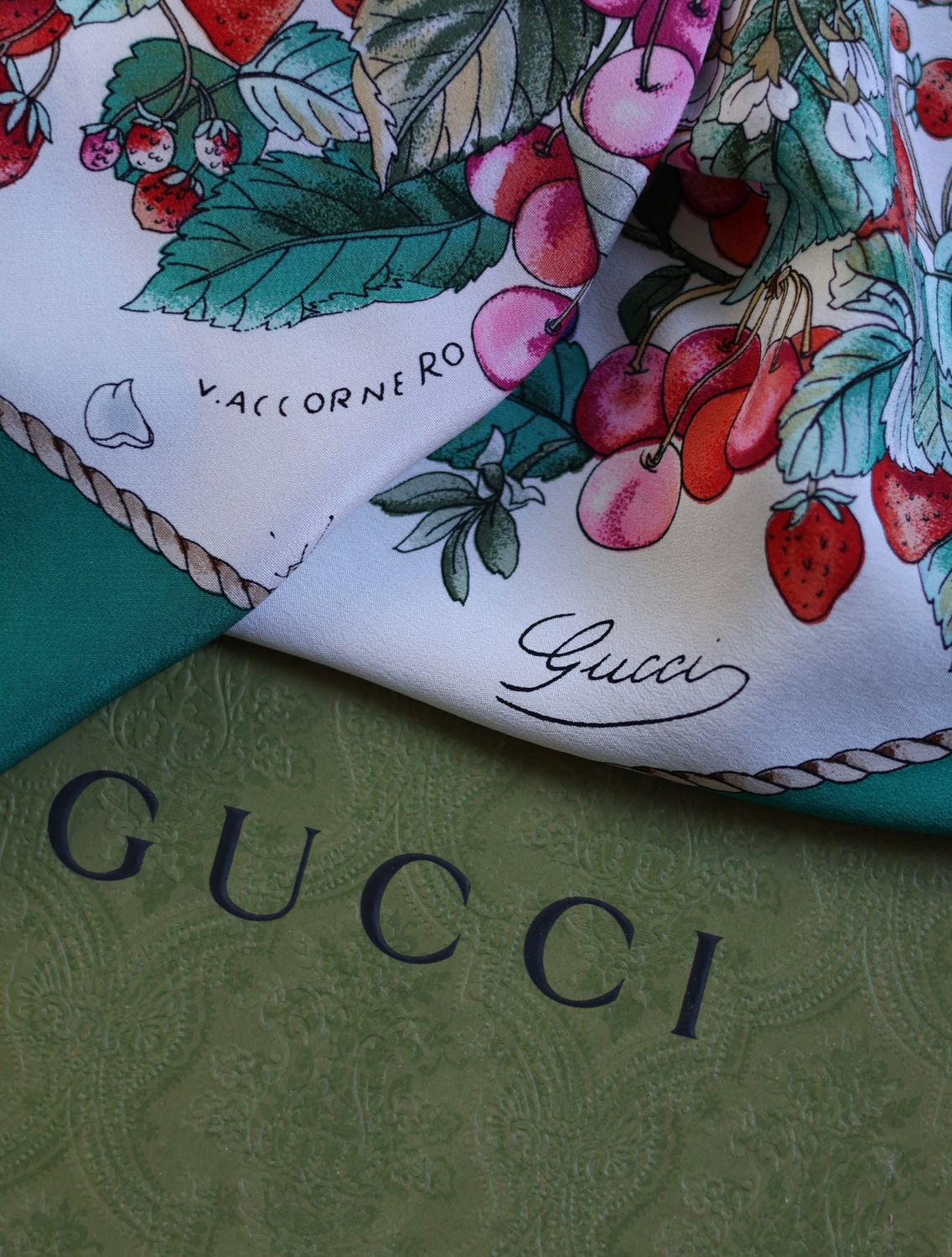 Gucci Flora Panier Silk Scarf