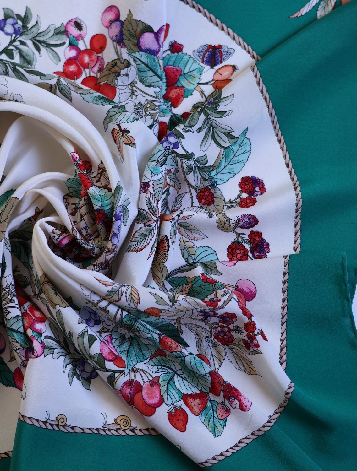 Gucci Flora Panier Silk Scarf
