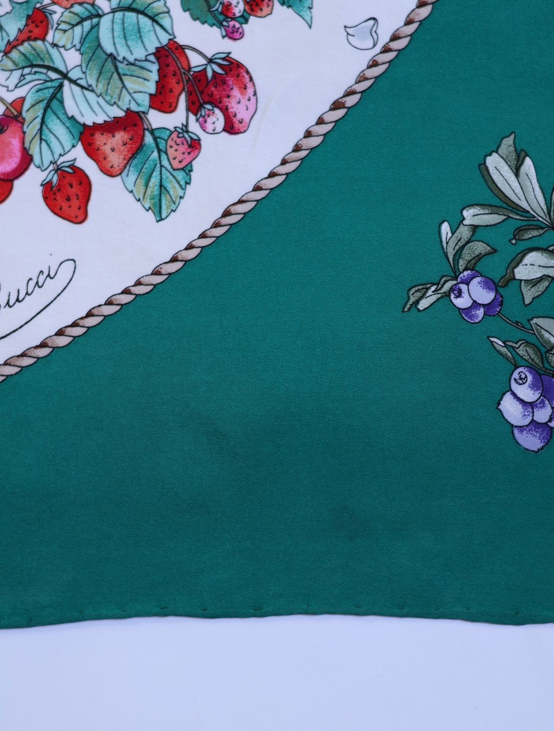 Gucci Flora Panier Silk Scarf