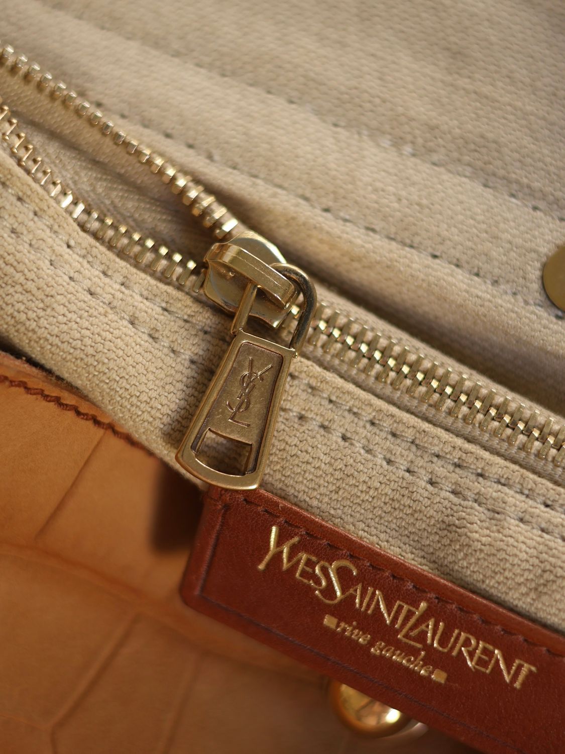 Yves Saint Laurent Muse Bag