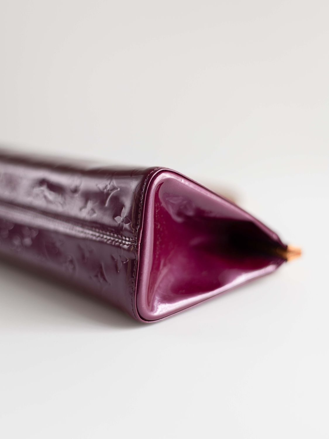 Louis Vuitton Roxbury Violette Bag