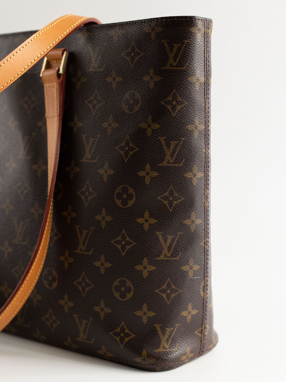 Louis Vuitton Luco GM Tote Bag