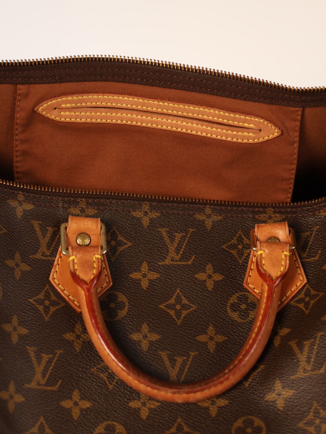 Louis Vuitton Speedy 40 Bag