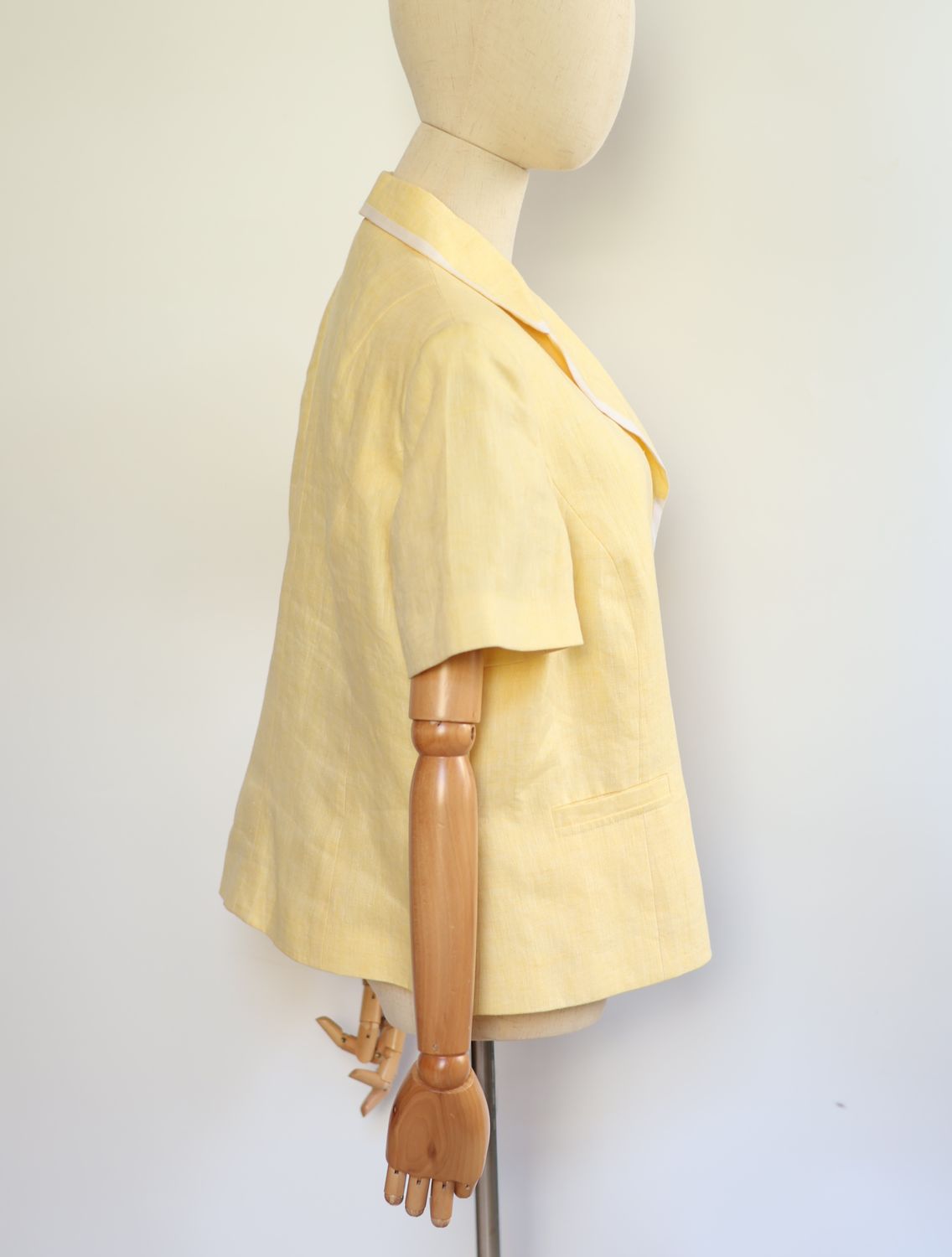 Claude Arielle Linen Blazer