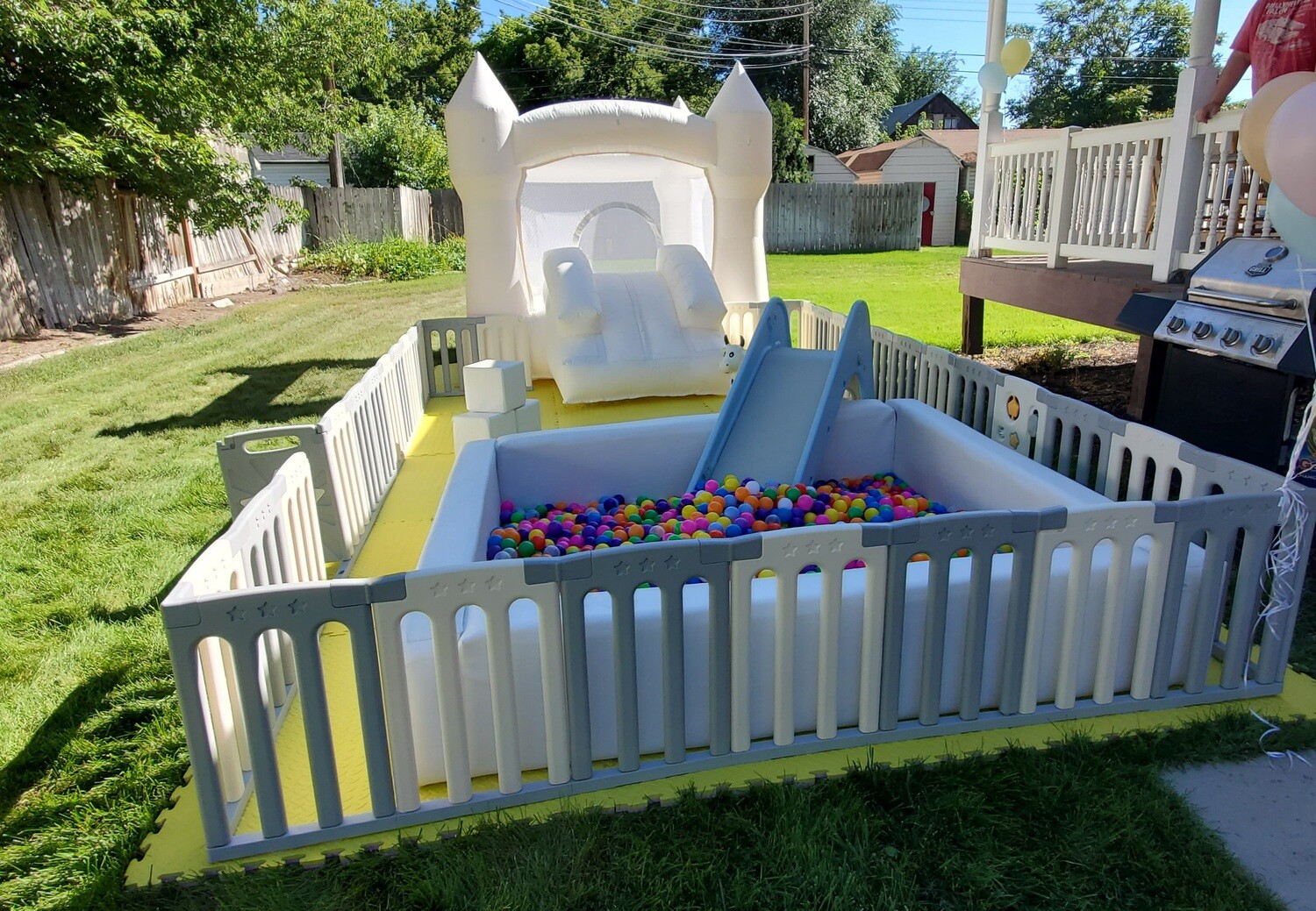 Soft Play and Ball Pit White and Grey