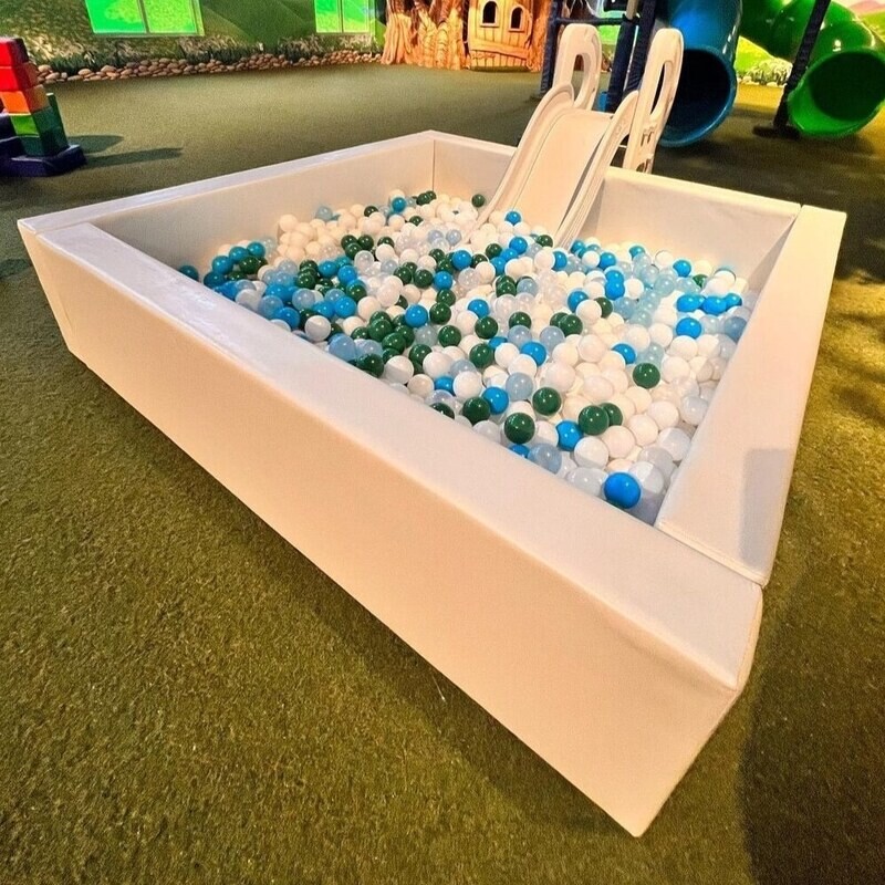 White Ball pit 6x6ft