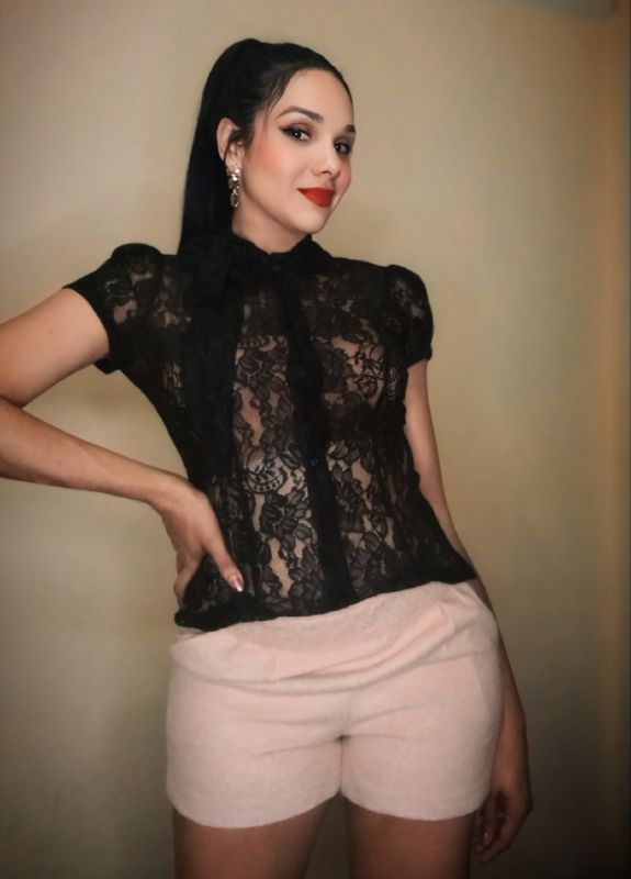 LOW WAISTED WOOL SHORT WAIST LACE DETAIL