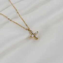 Necklace Gold 4 leaf clover diamond cluster