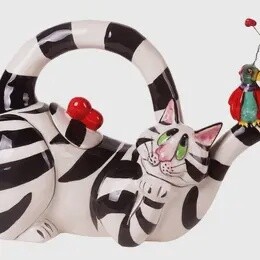 CLANCEY HEART TEAPOT