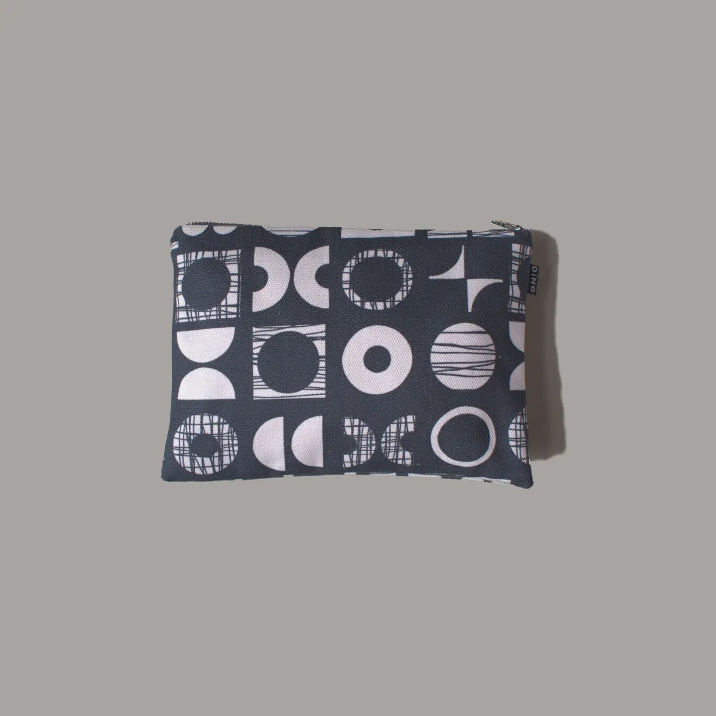 MONUMENT MAKEUP CASE MEDIUM
