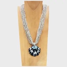 FAN SHAPED SEASHELL NECKLACE