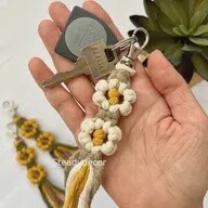 MINI FLOWER MACRAME KEYCHAIN