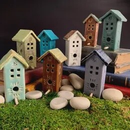 SMALL BIRDHOUSE