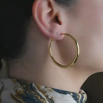 18K GOLD THIN CRECSENT HOOPS