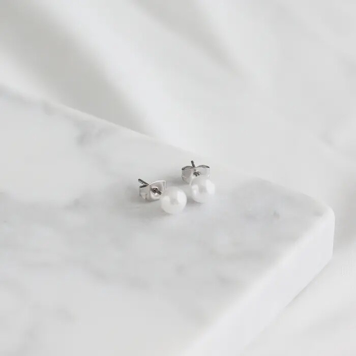 ESSENTIAL PEARL EARRINGS