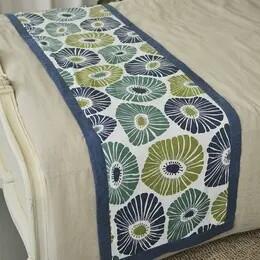 RETRO FLOWER TABLE RUNNER