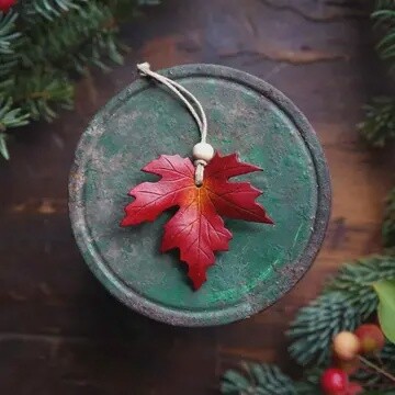 MAPLE LEAF ORNAMENT