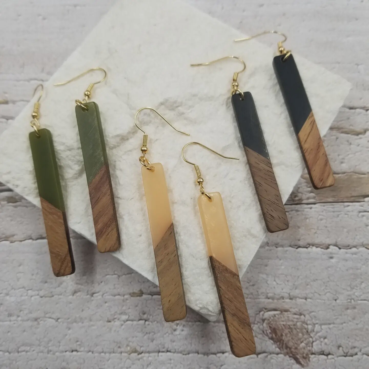 WOOD AND RESIN EARRINGS