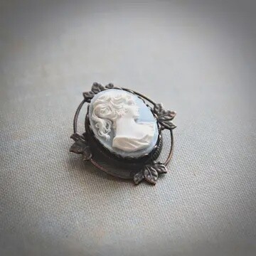 PETITE CAMEO VINTAGE STYLE BROOCH