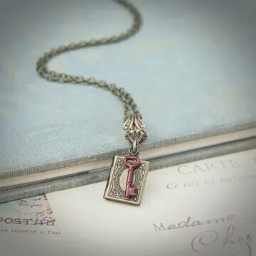 RED MINI BOOK LOCKET