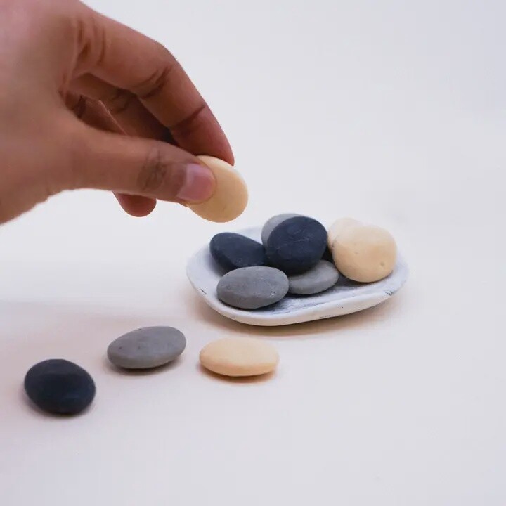 SMALL PEBBLE SOAP WITH DISH