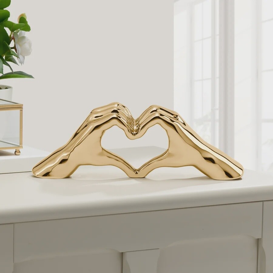 T. SWIFT LOVE HAND GESTURE STATUE