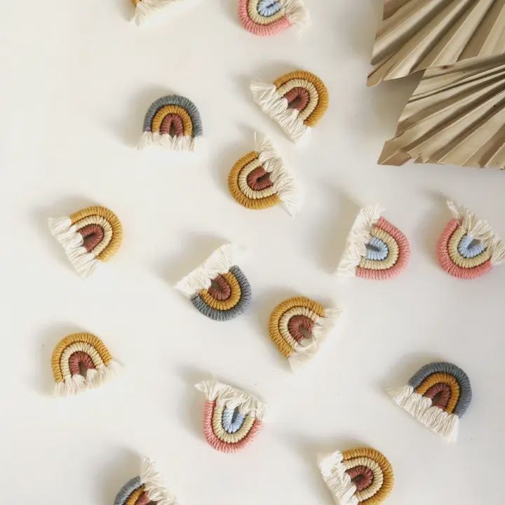 MACRAMAE RAINBOW MAGNET - FRANCE