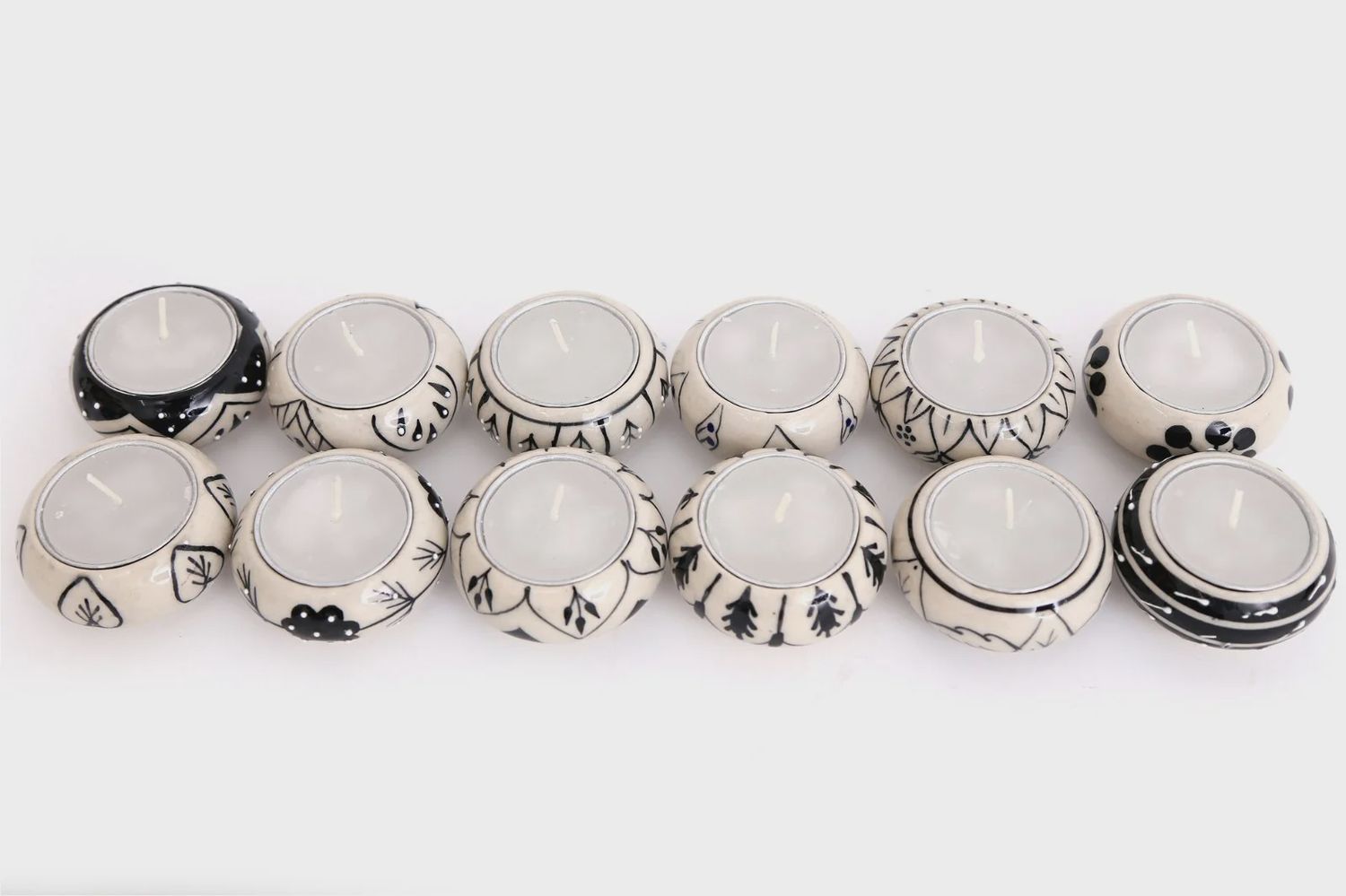 ASST BLACK/WHITE CERSAMIC TEALIGHT