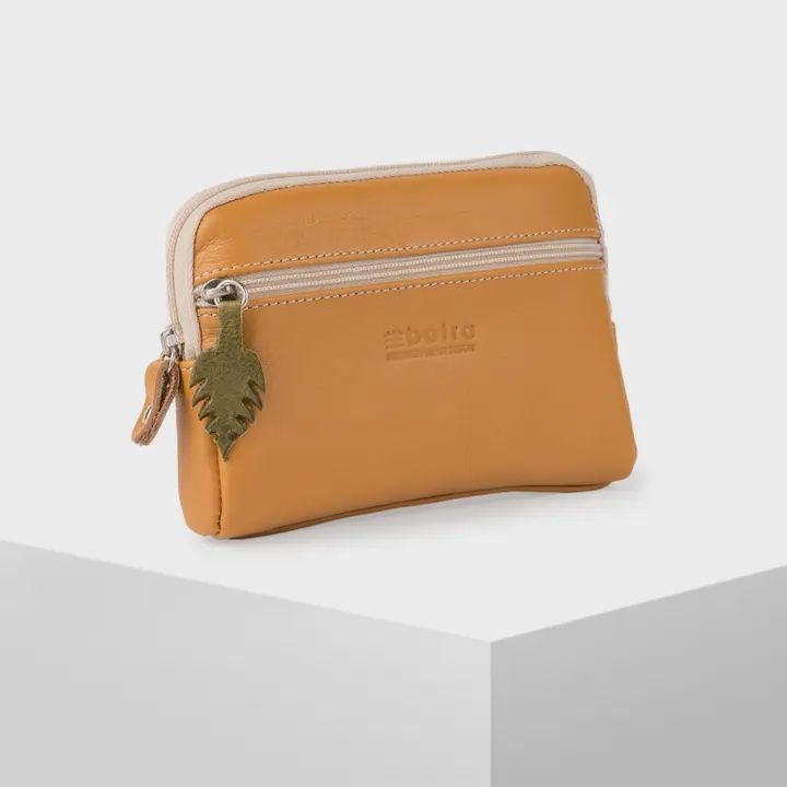 zippered wallet leather