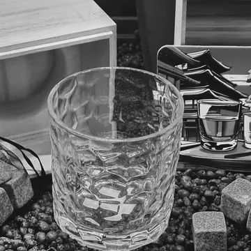 JAPANESE GLASS WHISKEY GIFT BOX