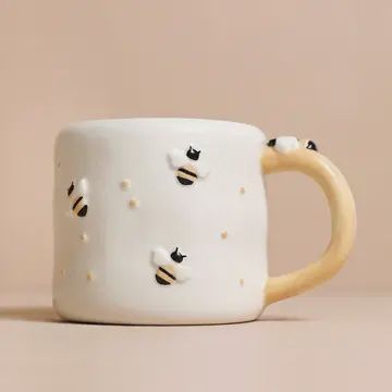 BUZZING BEE CERAMIC MUG