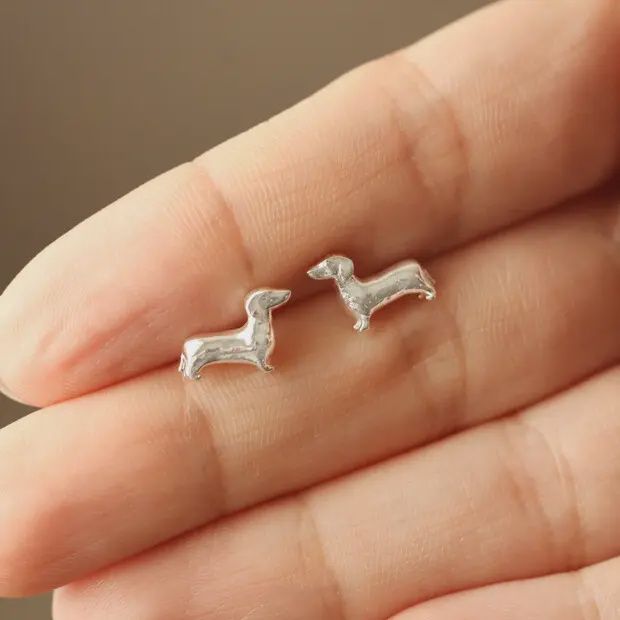 SAUSAGE DOG STUDS