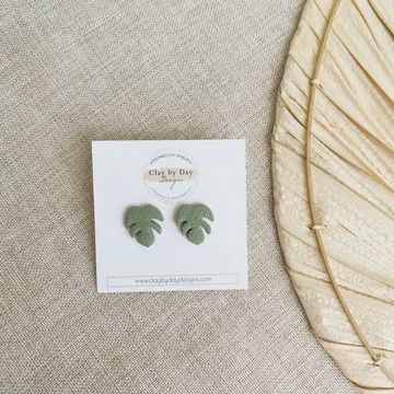 MONSTERA STUDS