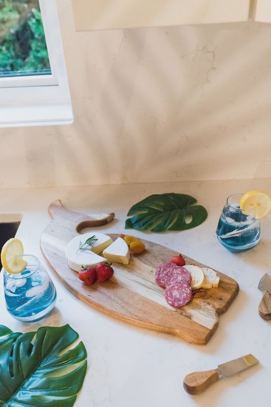 WHALE CUTTING BOARD