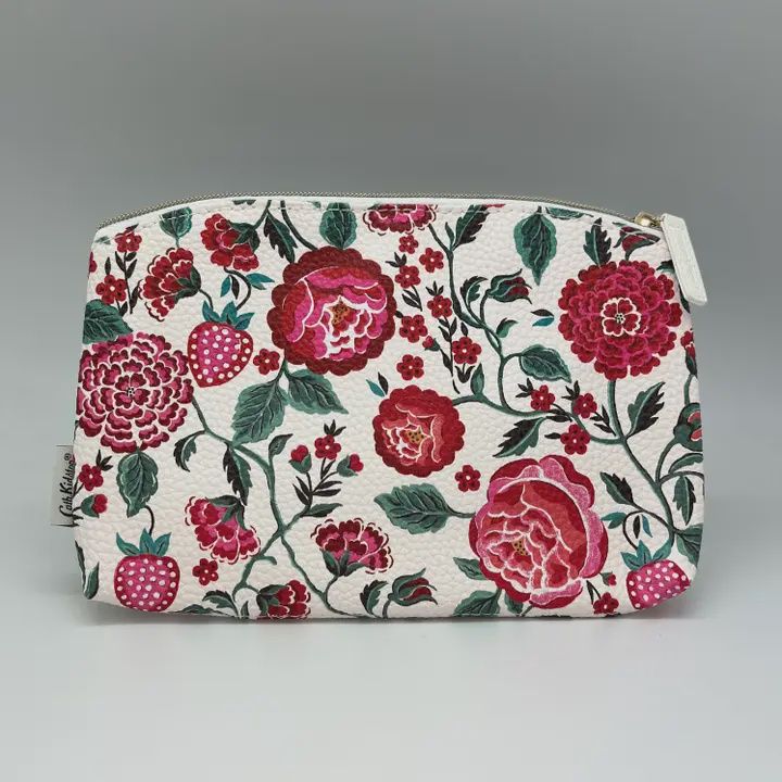 Zip Pouch Strawberries &amp; Roses