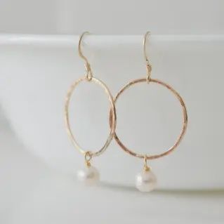 GOLD CIRCLE WITH PEARL