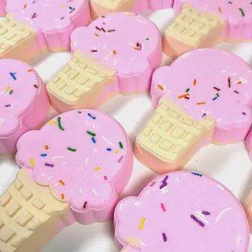 ICE CREAM CONE BATHBOMB