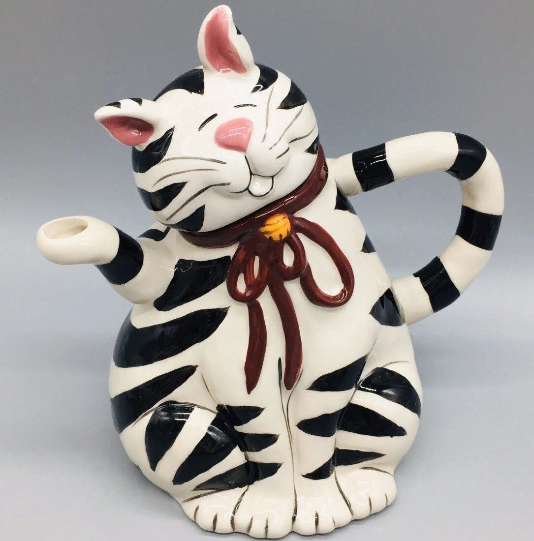 White &amp; Black Cat Teapot