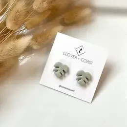MONSTERA CLAY STUD EARRINGS