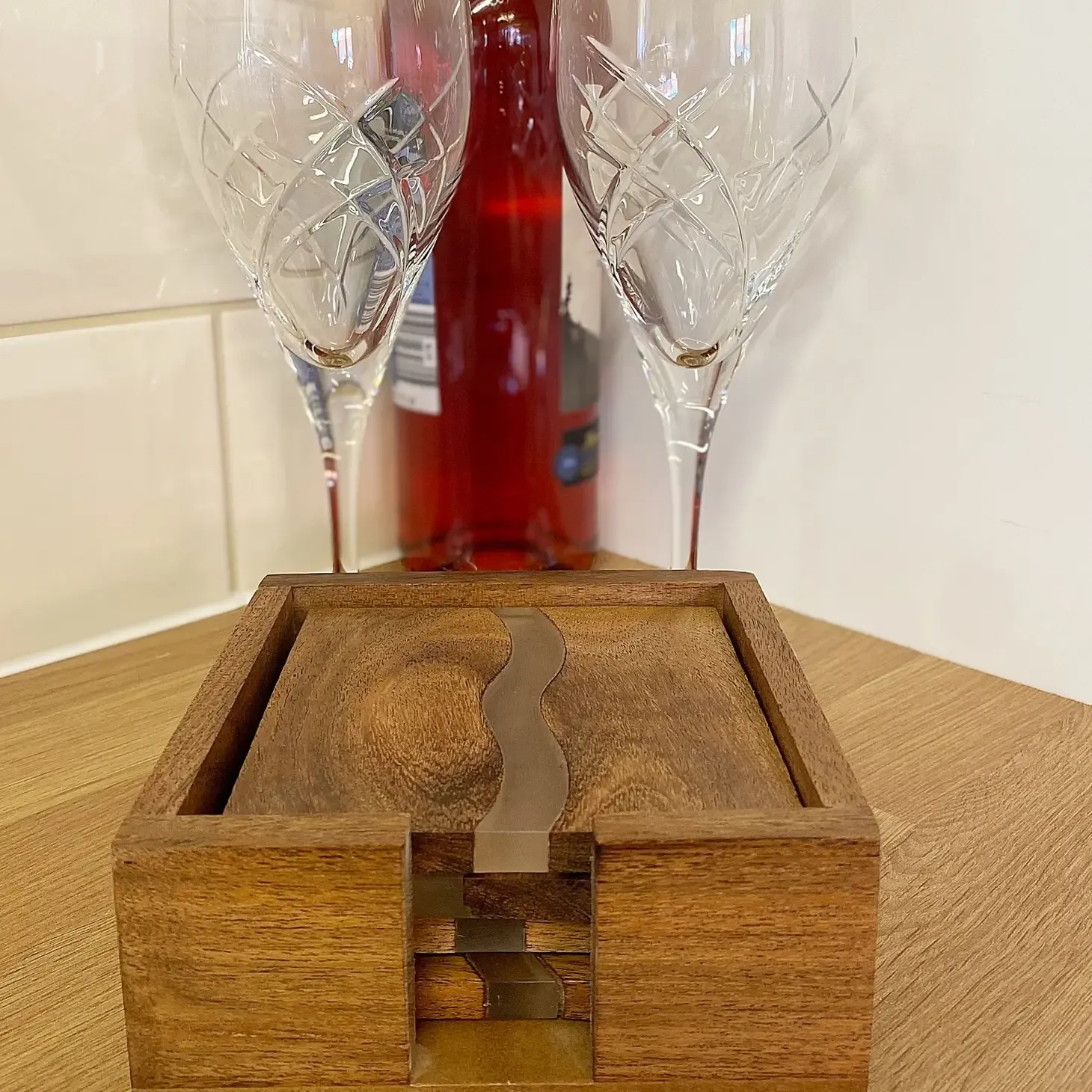 WOOD WAVE DESIGN COASTER SET IN WOOD HOLDER