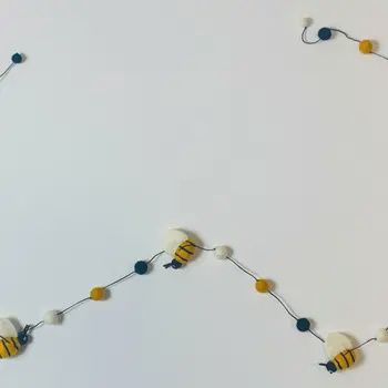 FELT ORNAMENT Garland, CHARACTER: BEE