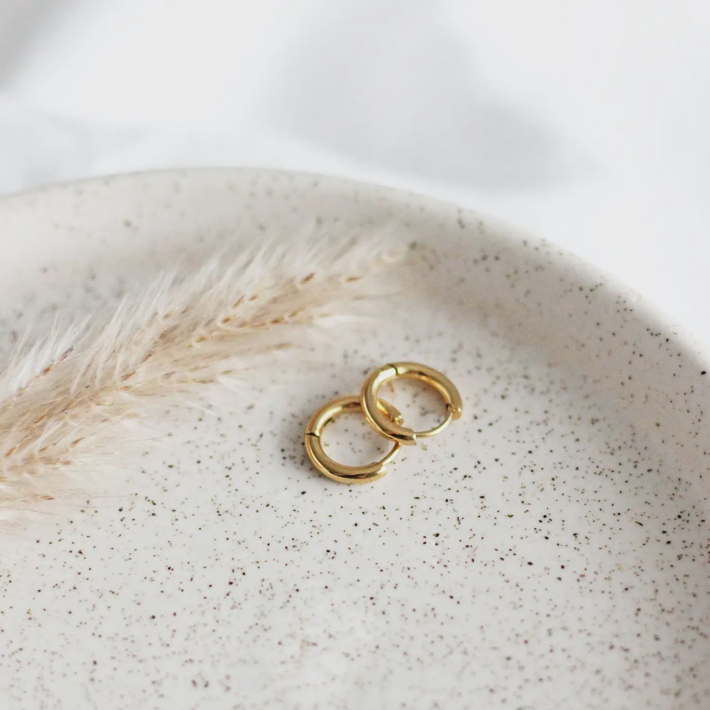EVERYDAY HUGGIE HOOPS, Colour: GOLD