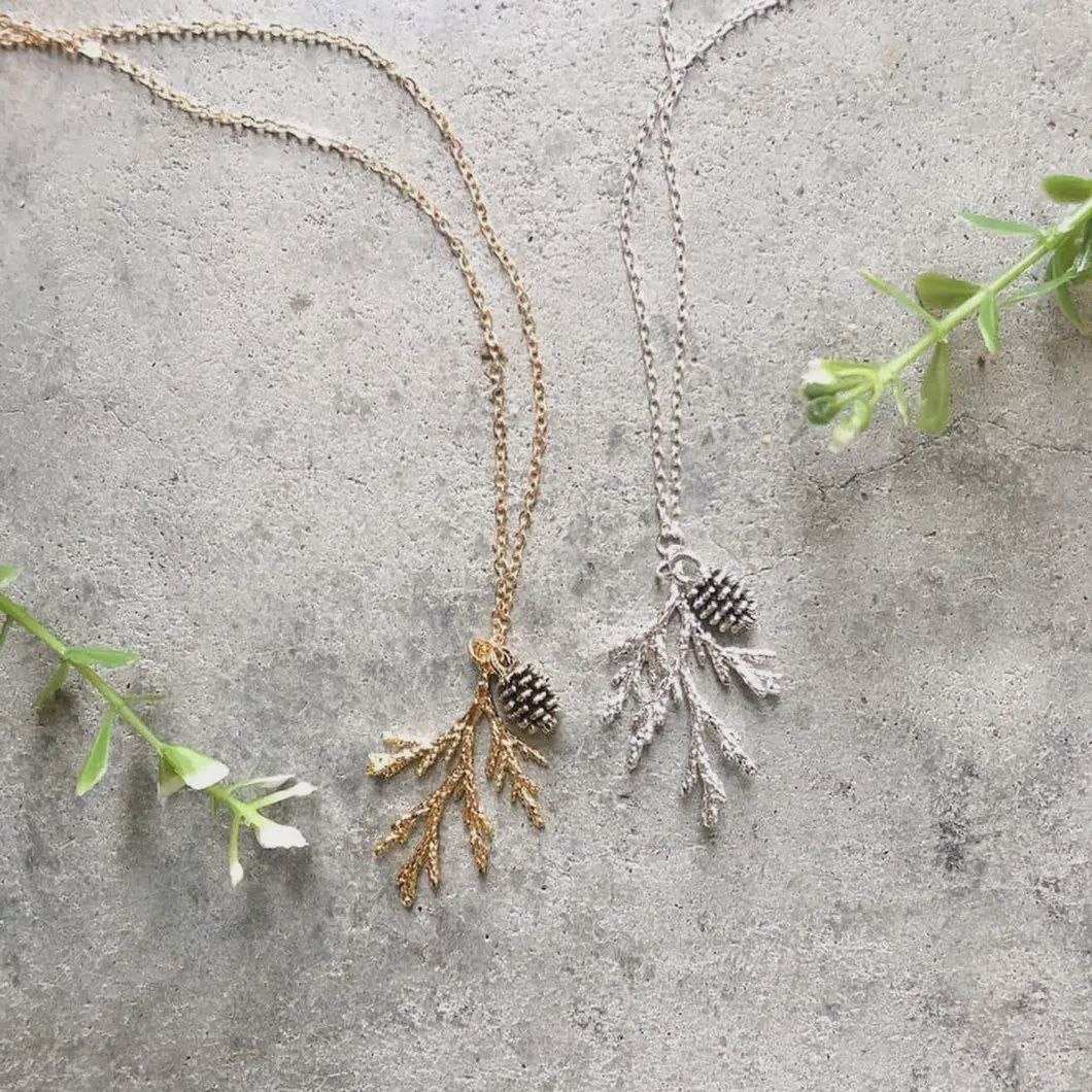 JUNIPER AND PINECONE NECKLACE, Colour: GOLD