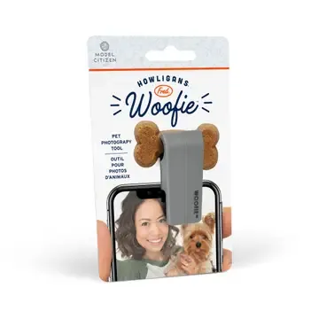 Pet selfie helper